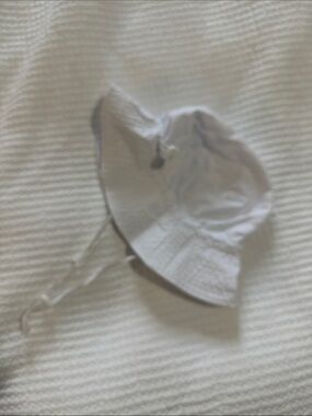 Kids White Sun Bucket Hat with Chin Strap